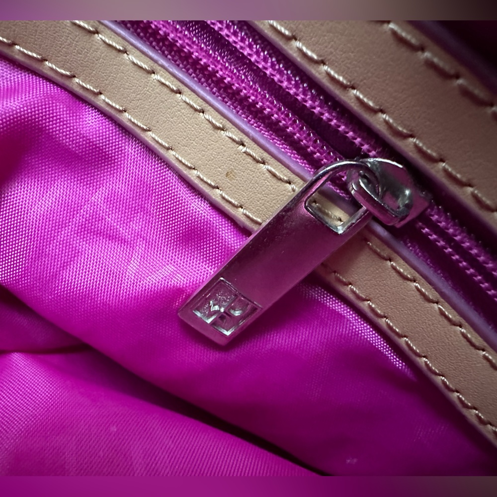 DVF maxi purse - Picture 9 of 10